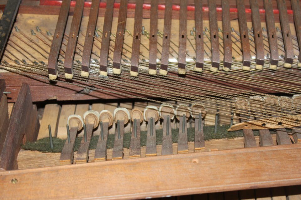 1782 Buntebart square piano action detail bass