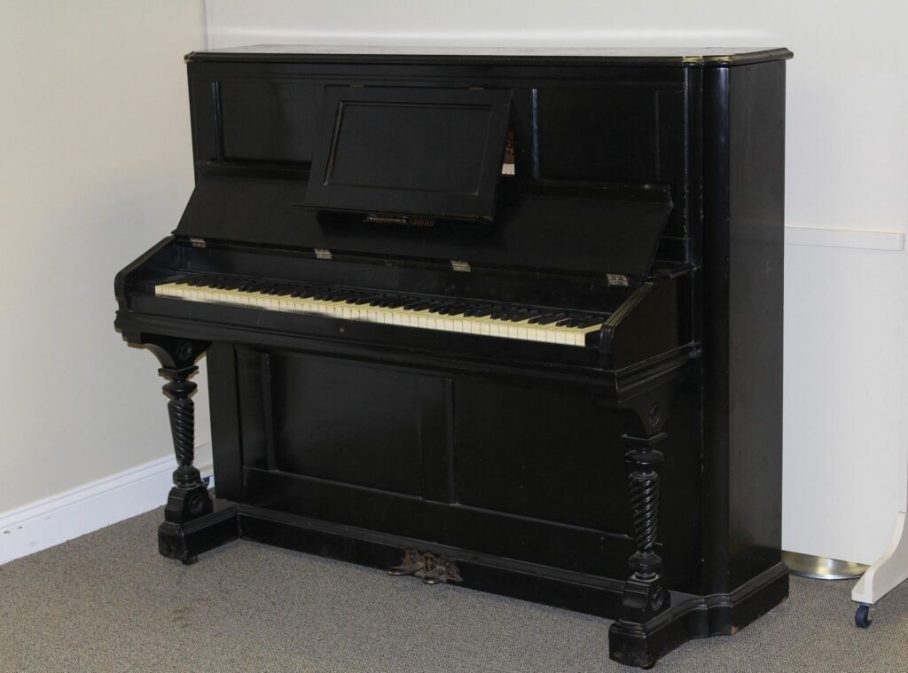 Mason & Hamlin screw-stringer upright piano