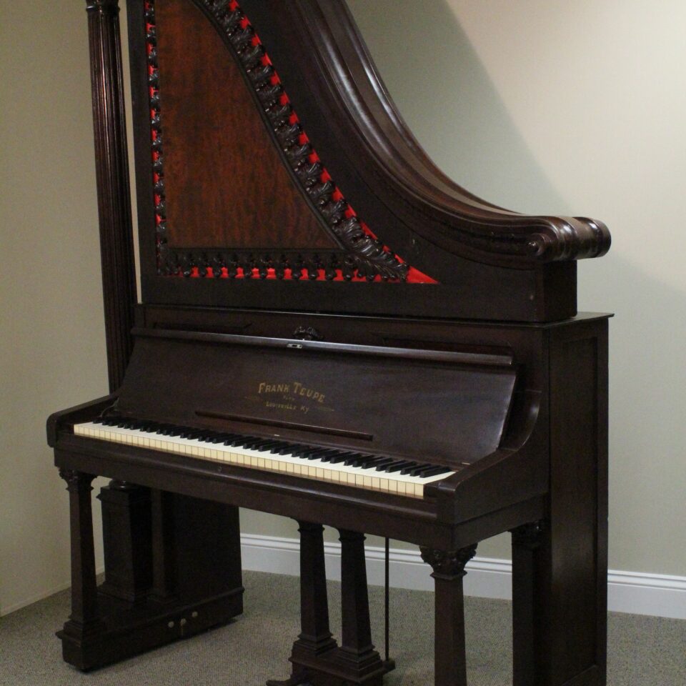 1895 Frank Teupe "Giraffe" piano treble angle