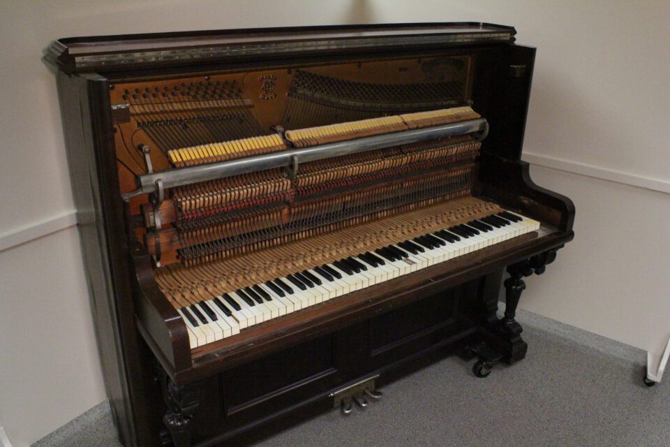 1897 Heintzman transposing piano open low