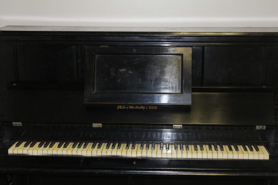 Mason & Hamlin screw-stringer upright piano front view