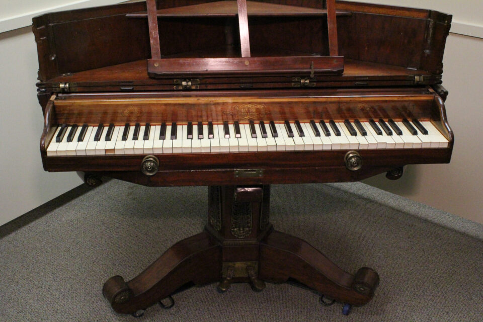 1834 Pape tabletop downstriking piano (Paris)