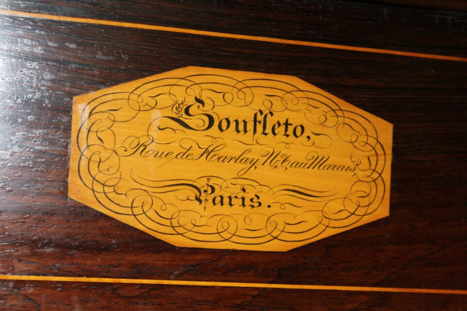 Soufléto nameplate