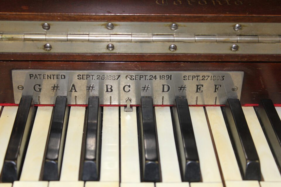 1897 Heintzman transposing piano pitch plate