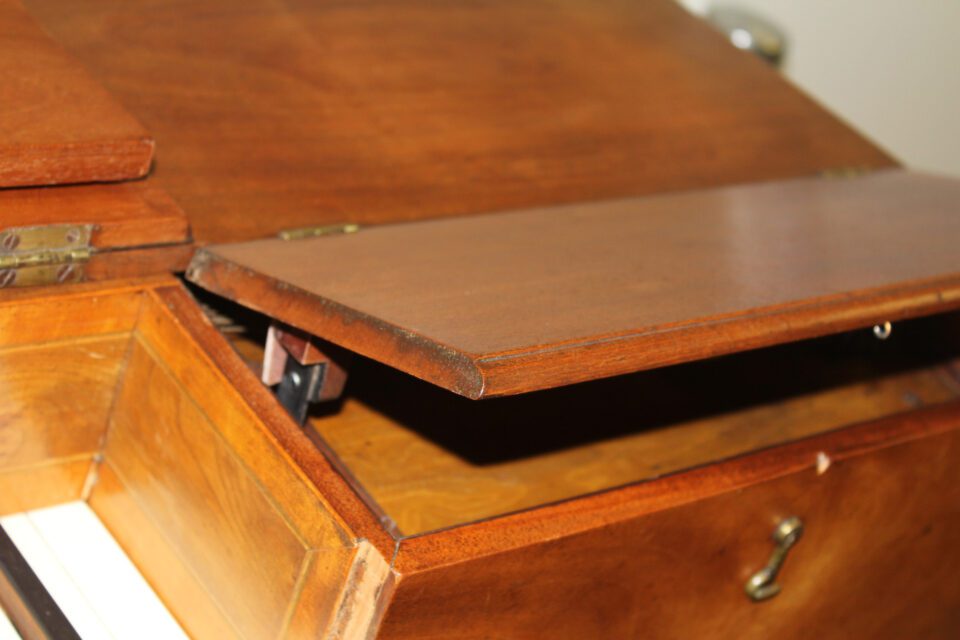 1782 Buntebart square piano treble flap
