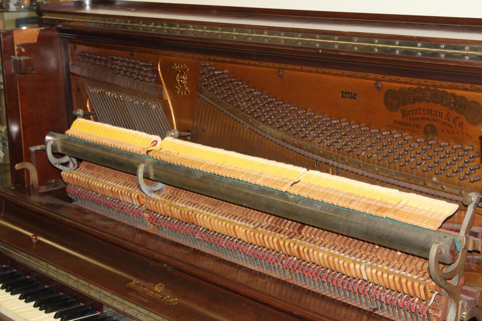 1897 Heintzman transposing piano action top
