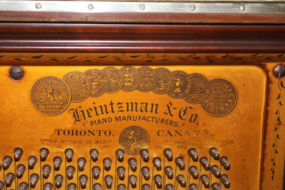 1897 Heintzman transposing piano plate decal