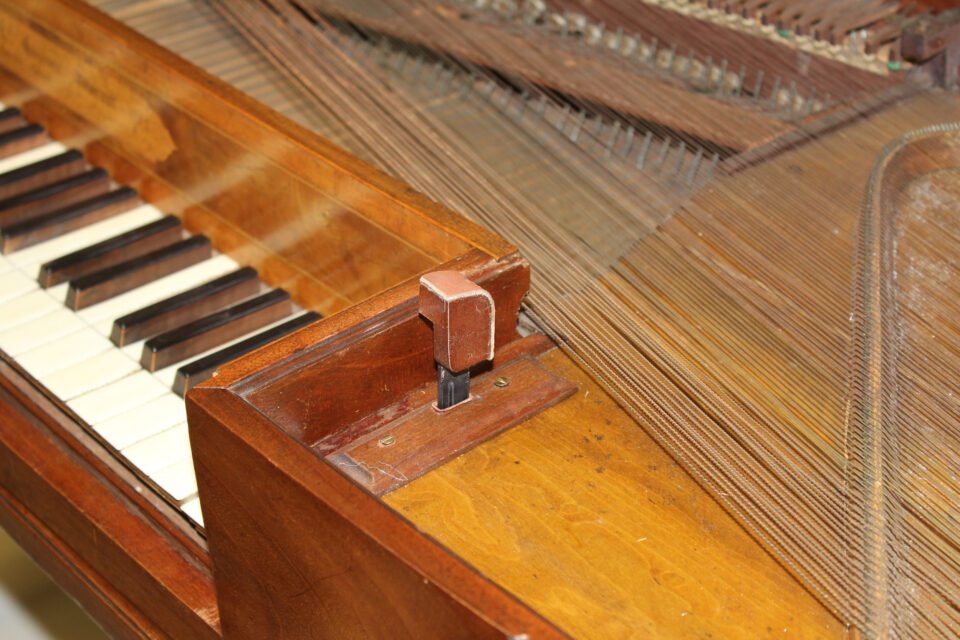 1782 Buntebart square piano treble flap