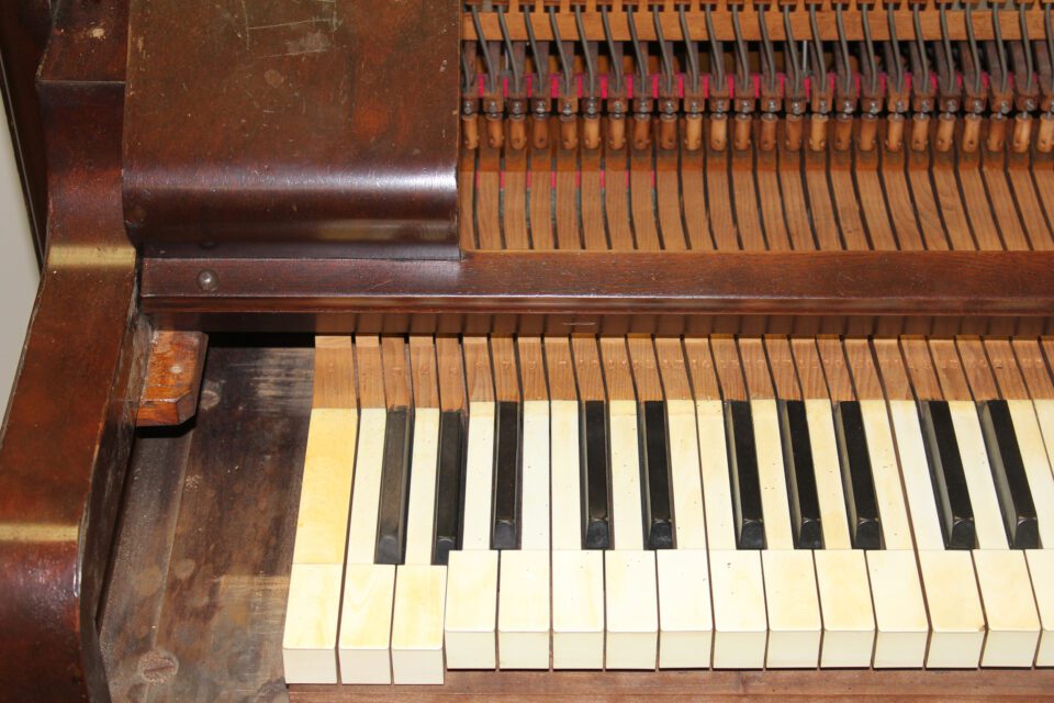 1897 Heintzman transposing piano bass key action detail