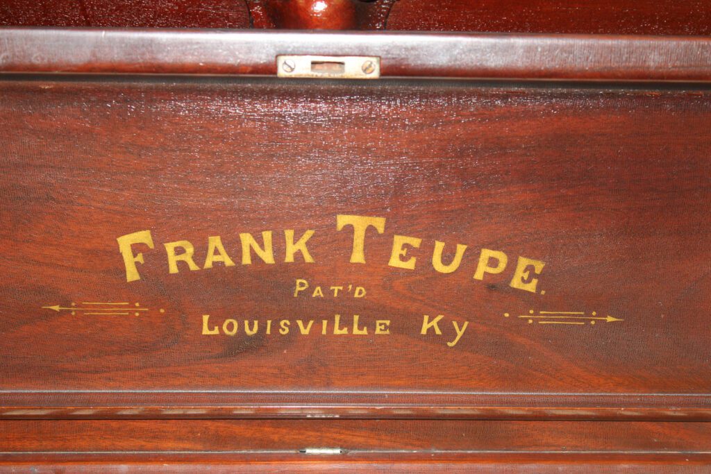 Frank Teupe "Giraffe" piano nameplate